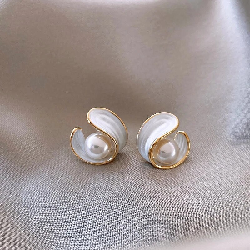 Guld Swirl Perle Ørestikker