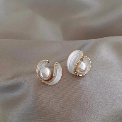 Guld Swirl Perle Ørestikker
