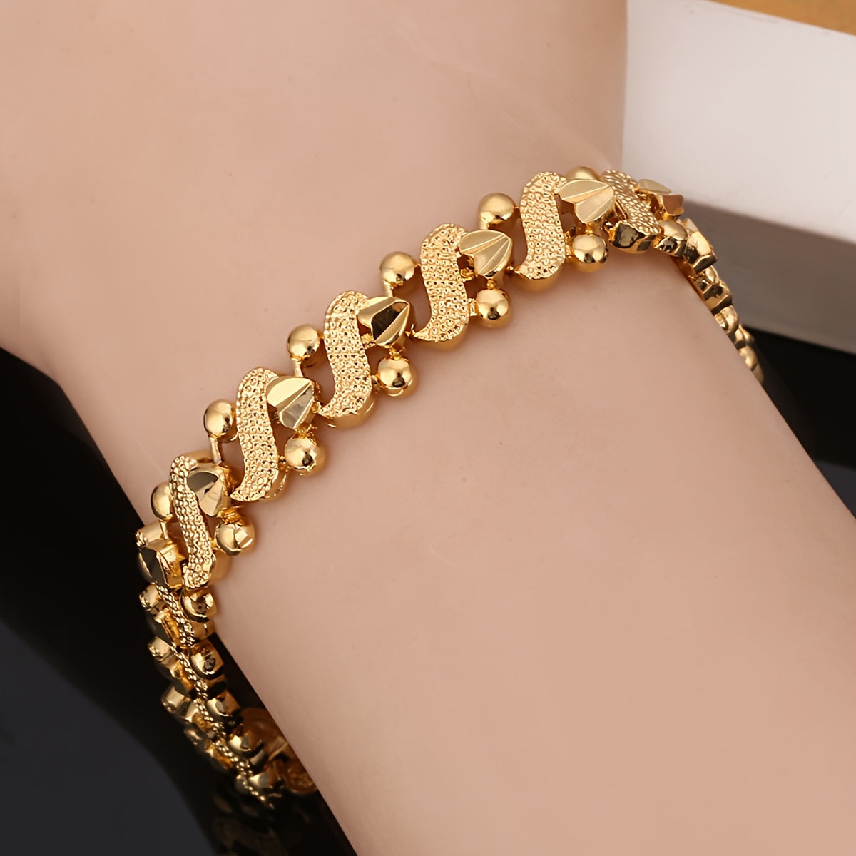 Lily Ornate Bølge Armbånd | Guld