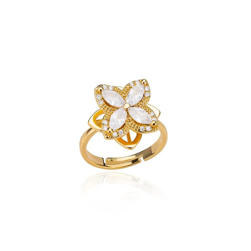 Clover Ring